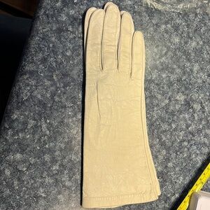 Vintage white leather gloves